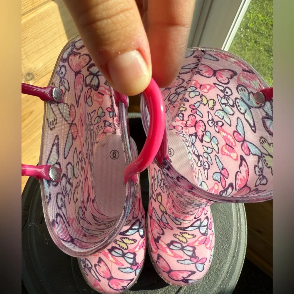 Butterfly NWOT Size 6 Light Up Rubber Boots